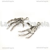 Charm Mano scheletrica in metallo argento antico 32x18mm