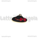 Charm Cappello in metallo dorato smaltato nero fiocco rosso 22x16mm