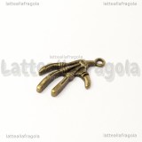 Charm Mano scheletrica in metallo color bronzo 32x18mm