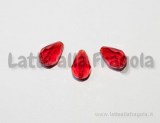 Goccia in Vetro Rosso sfaccettato con foro passante 11x8mm